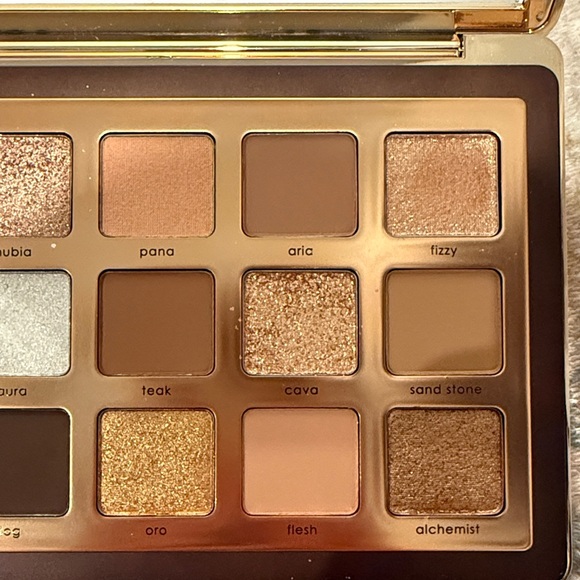Natasha Denona Golden eyeshadow palette - Picture 3 of 6